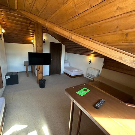 Hotel Leshten Luaran gambar