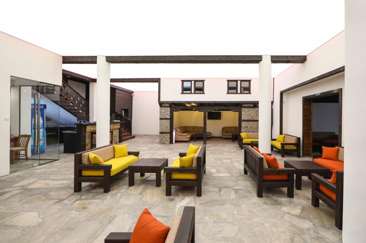 Hotel Leshten Luaran gambar
