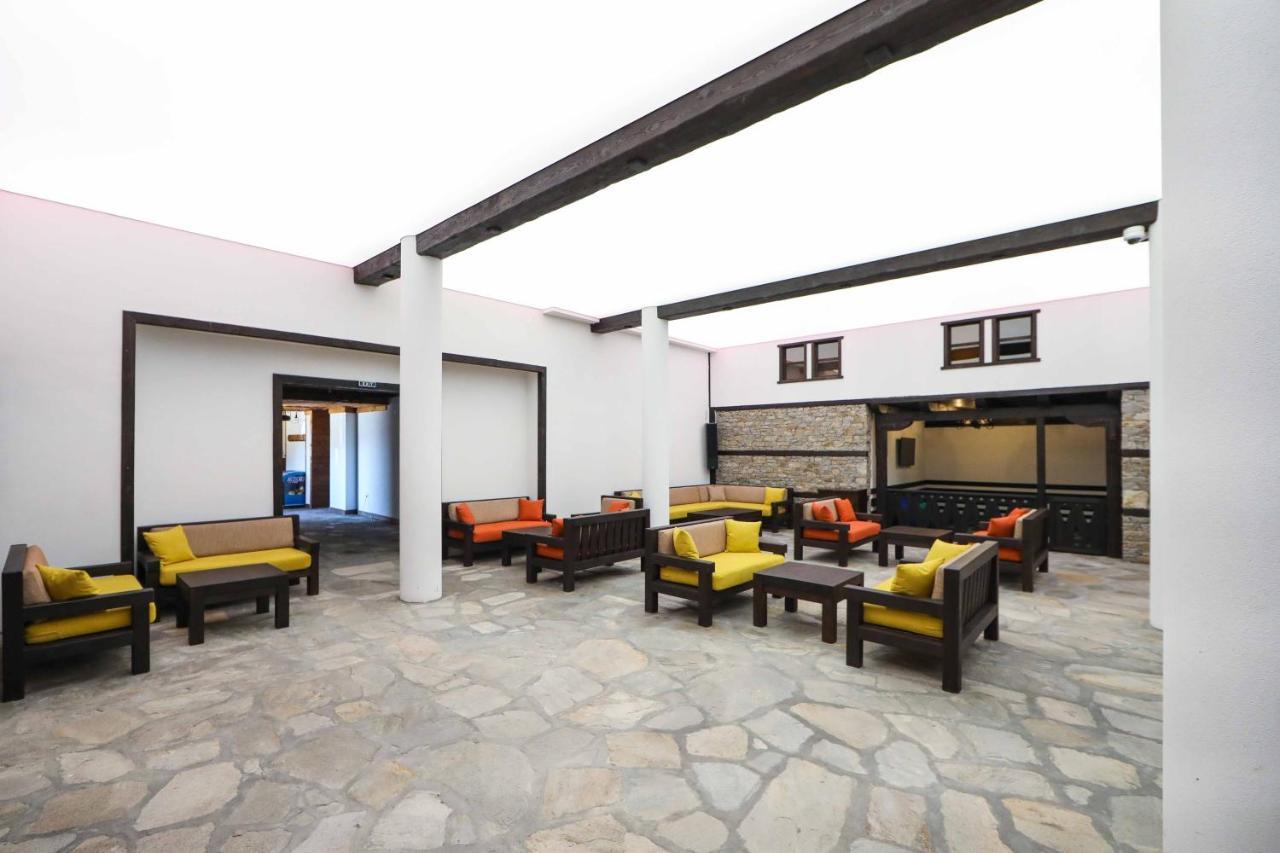 Hotel Leshten Luaran gambar