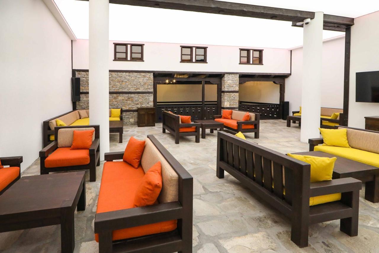 Hotel Leshten Luaran gambar