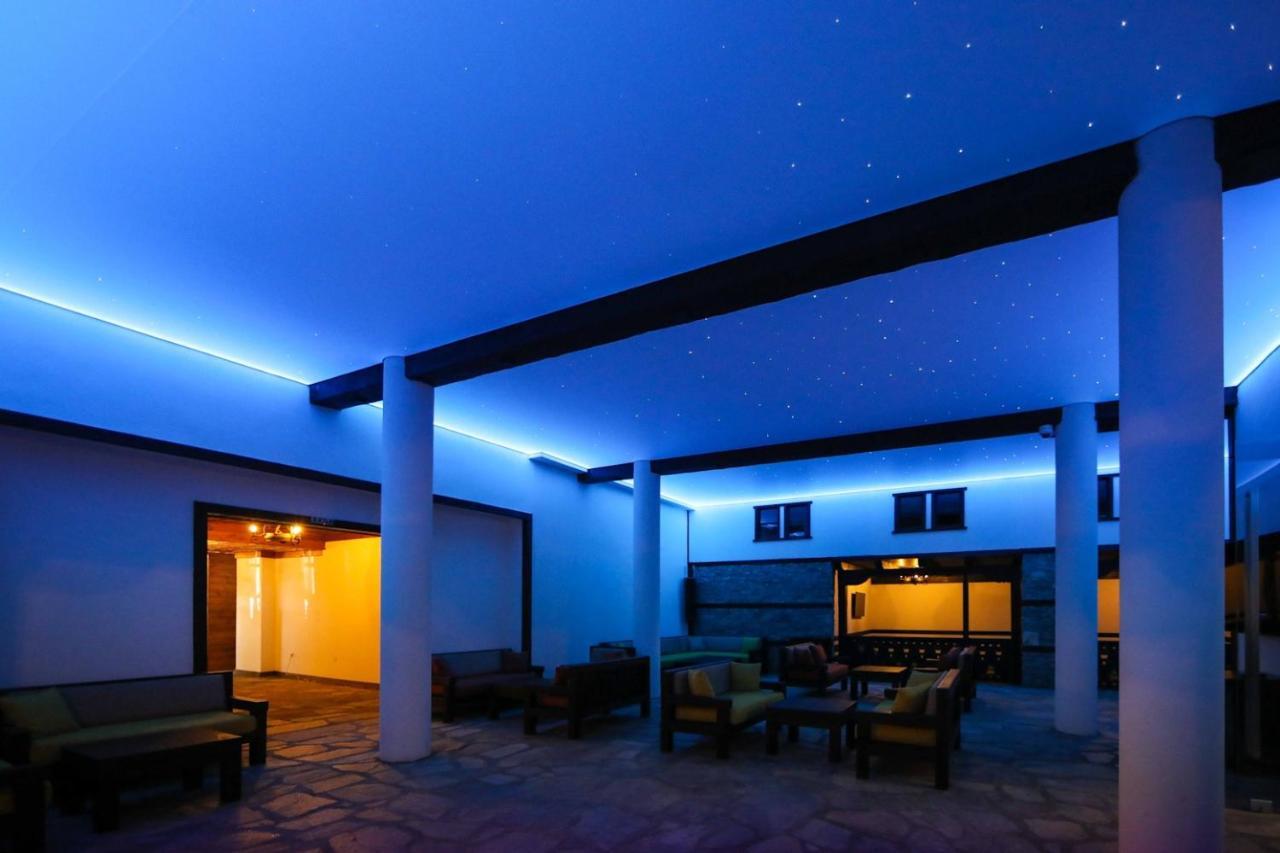 Hotel Leshten Luaran gambar