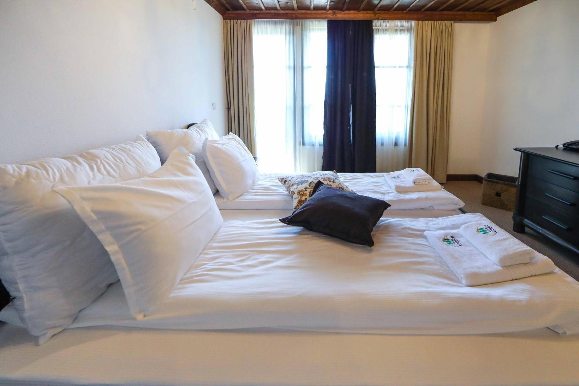 Hotel Leshten Bilik gambar