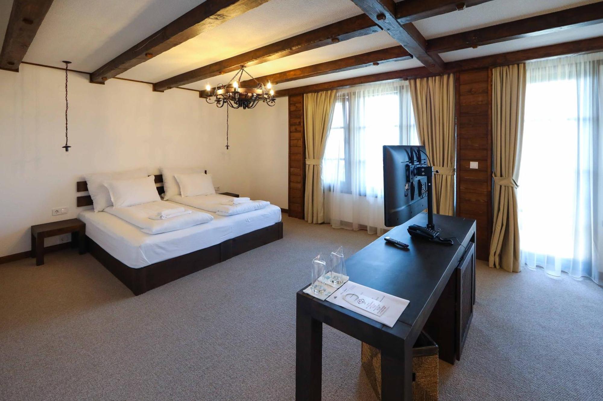 Hotel Leshten Bilik gambar
