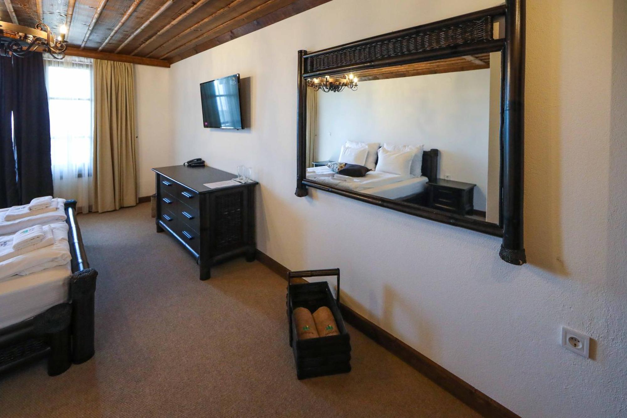 Hotel Leshten Bilik gambar