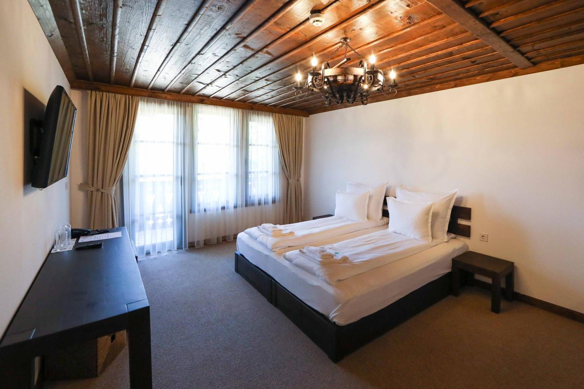 Hotel Leshten Bilik gambar