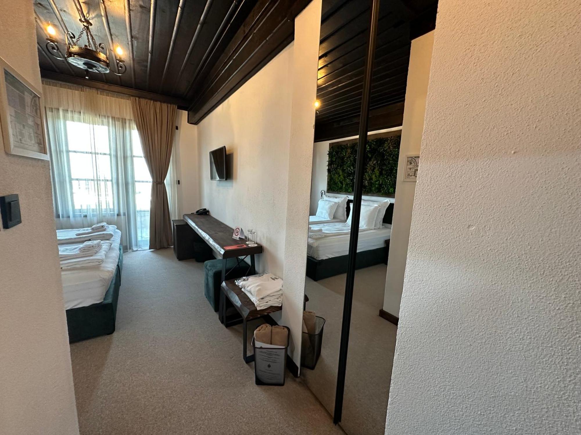 Hotel Leshten Luaran gambar