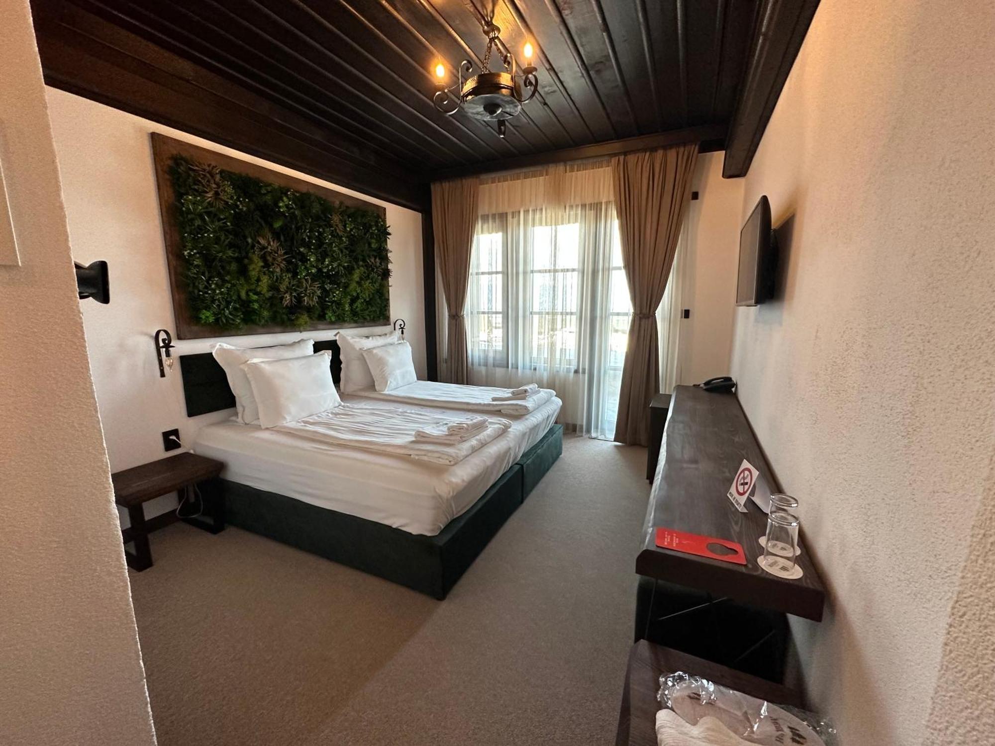 Hotel Leshten Luaran gambar