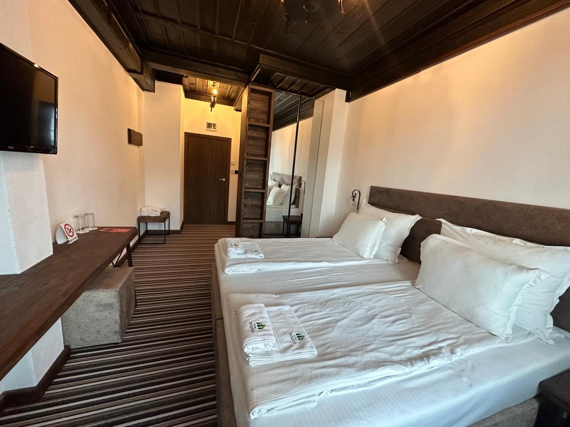 Hotel Leshten Luaran gambar