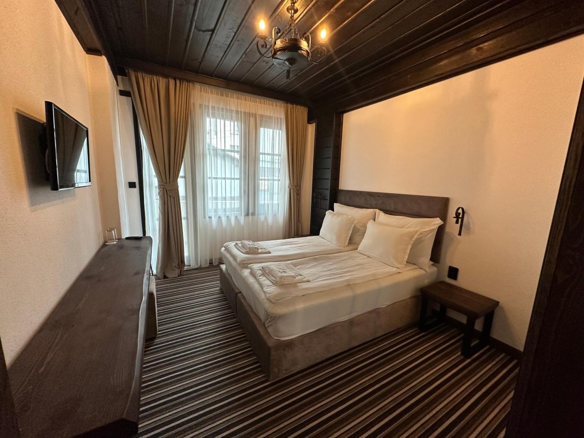 Hotel Leshten Luaran gambar