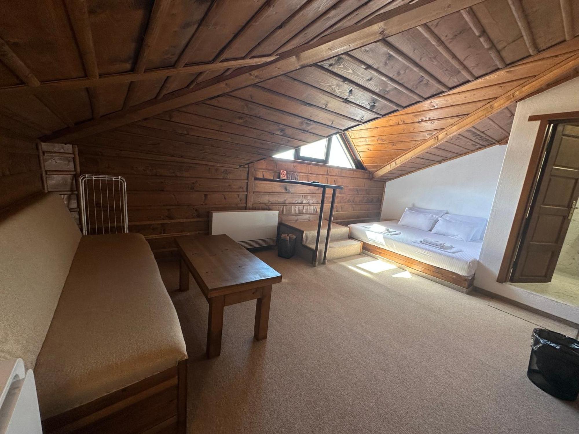 Hotel Leshten Luaran gambar