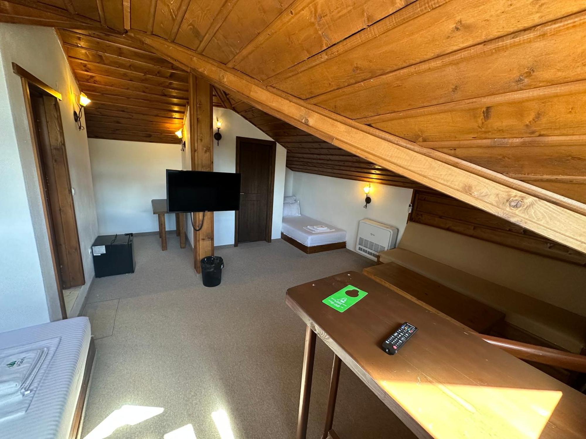 Hotel Leshten Luaran gambar