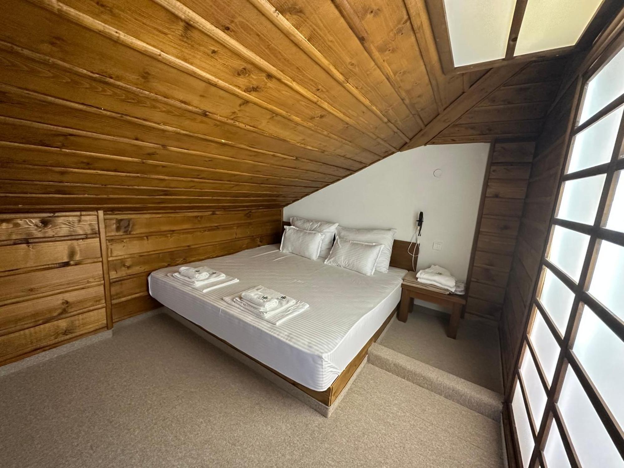 Hotel Leshten Luaran gambar